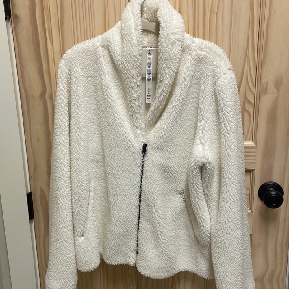 Alo yoga white teddy coat faux fur size large. Took off tags, but never worn!